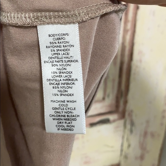 Loft Lace Sleeveless Shirt - Picture 5 of 5